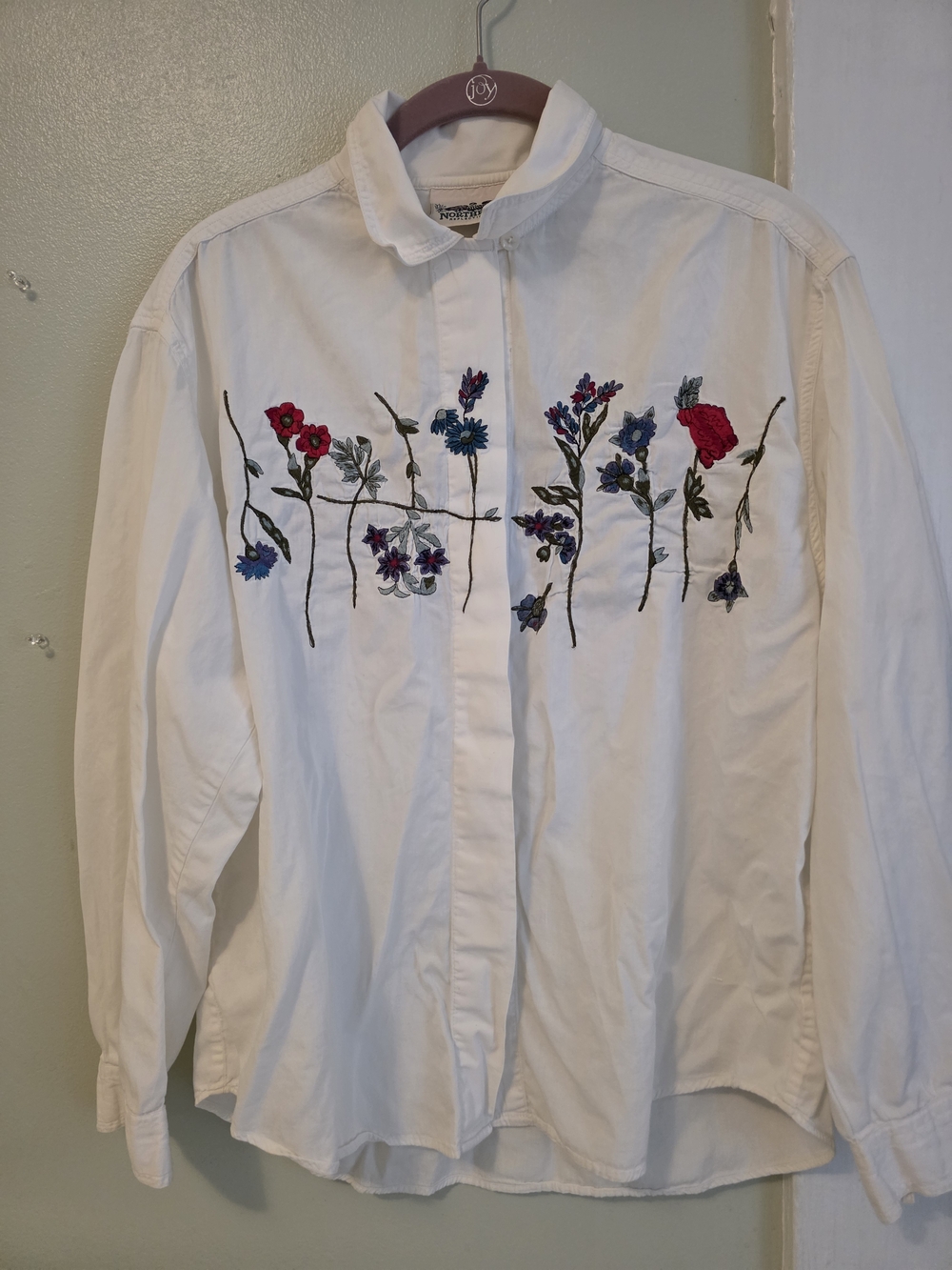 Vintage White Embroidered Floral Long-Sleeve Shirt